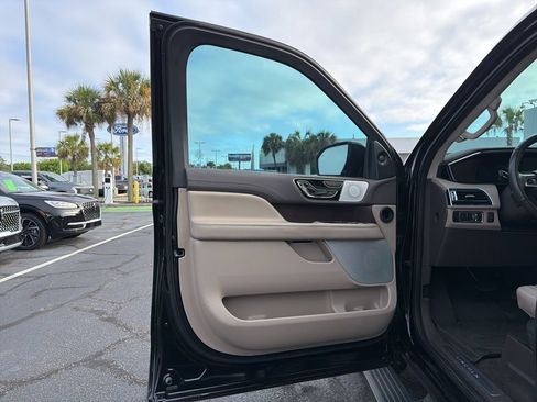 Used 2023 Lincoln Navigator L Reserve AWD/4WD image 10