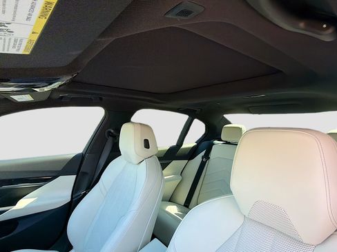 Used 2025 BMW 530i w/ M Sport Package image 28