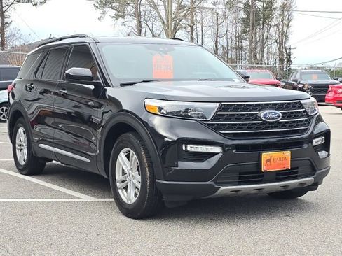 Used 2022 Ford Explorer XLT w/ Equipment Group 202A image 8