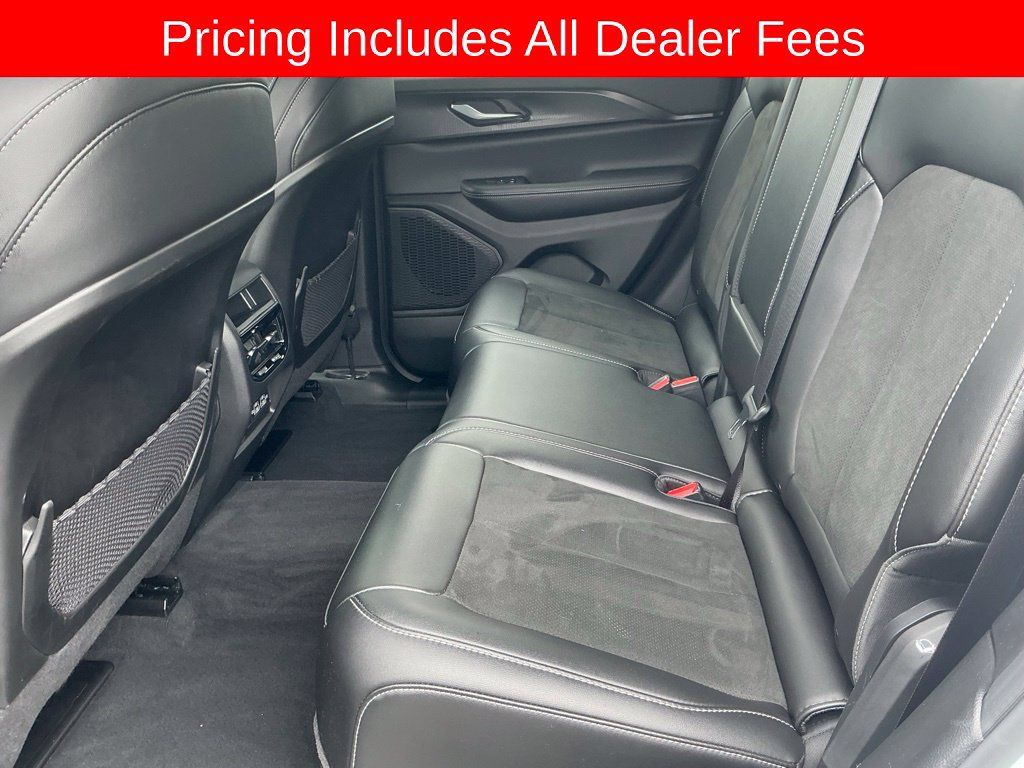 Used 2025 Jeep Grand Cherokee Altitude RWD image 20