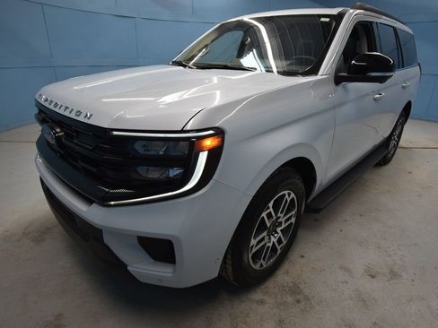 Used 2025 Ford Expedition Active image 40