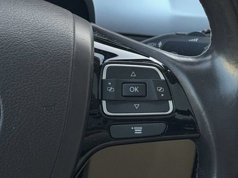 Used 2016 Volkswagen Touareg Executive AWD/4WD image 17