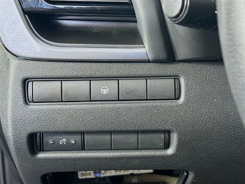 Used 2021 Nissan Rogue SV FWD image 10