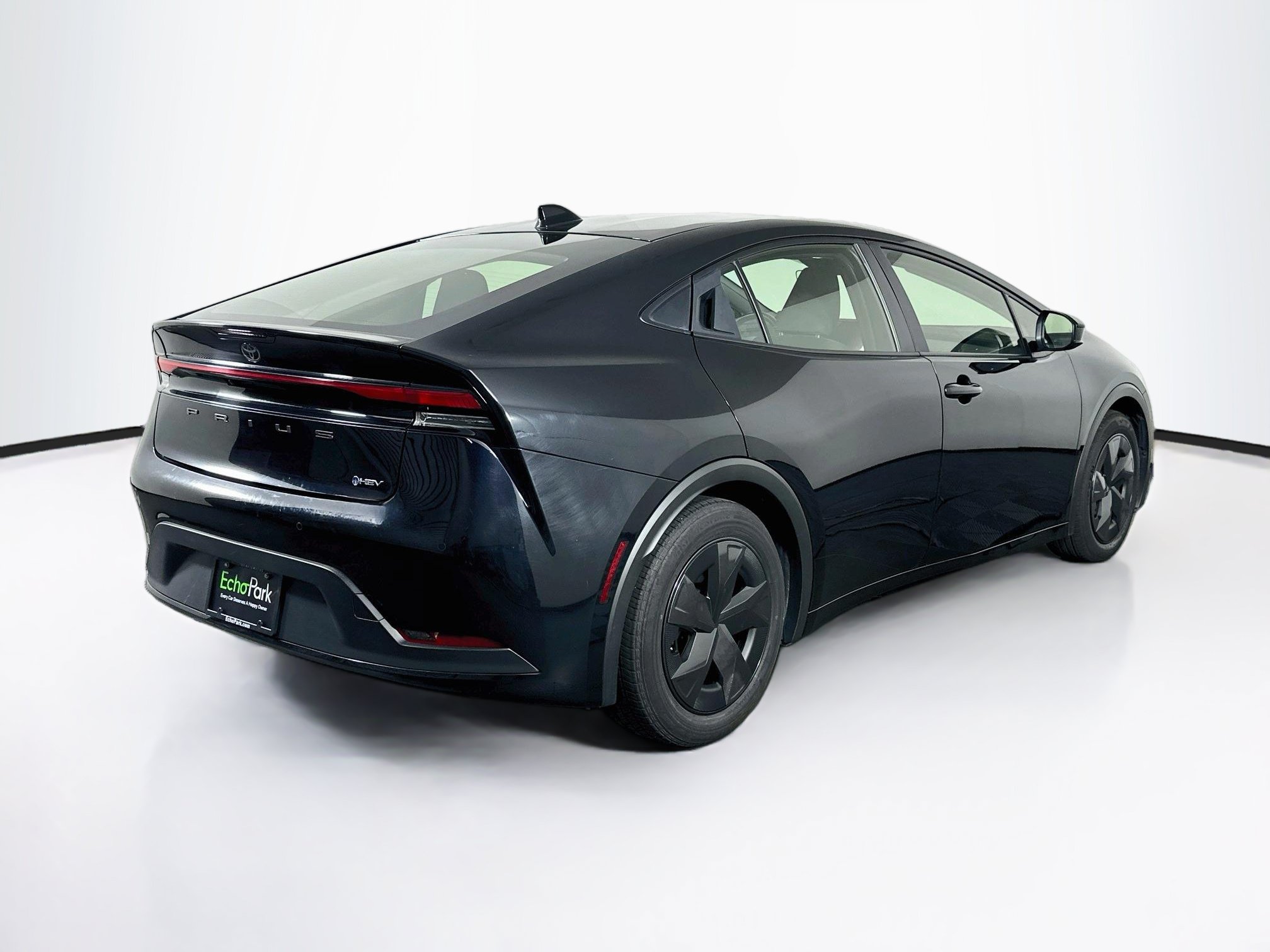 Used 2025 Toyota Prius LE FWD image 9