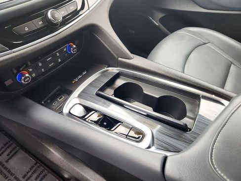 Used 2024 Buick Enclave Premium image 18