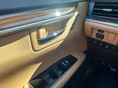 Used 2017 Lexus ES 350 w/ Luxury Package FWD image 5