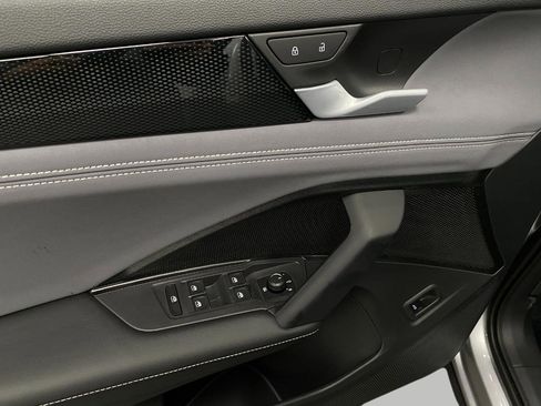 New 2025 Volkswagen Tiguan SE image 29