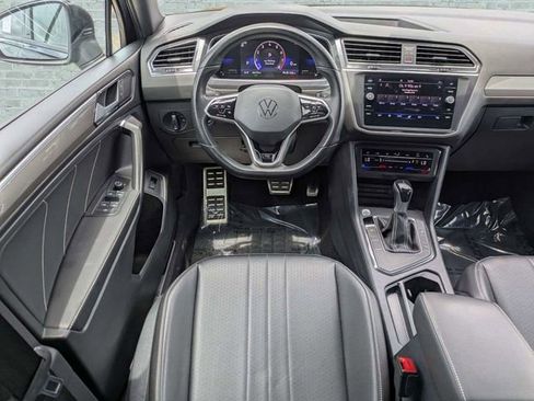 Certified 2022 Volkswagen Tiguan SE R-Line FWD image 17