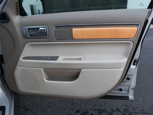 Used 2008 Lincoln MKZ image 24