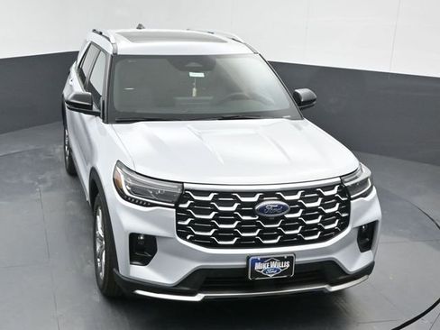 Used 2025 Ford Explorer Platinum image 10