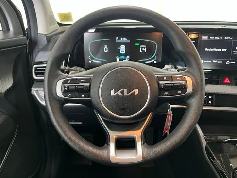 Used 2023 Kia Sportage LX AWD/4WD image 5