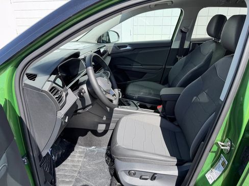 New 2026 Volkswagen Taos SE FWD image 15
