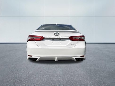 Used 2020 Toyota Camry SE FWD image 6
