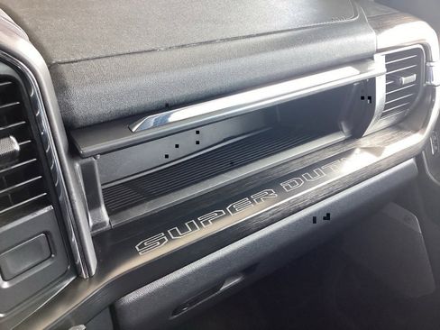 Used 2023 Ford F250 Lariat w/ Chrome Package image 60