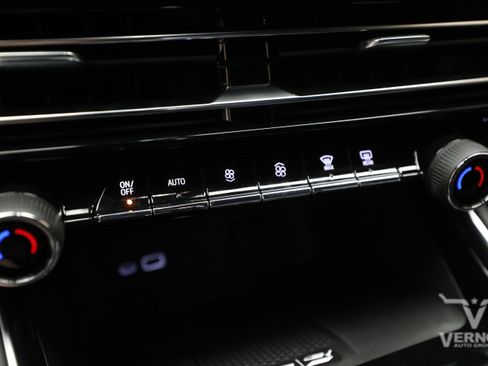 New 2026 Chevrolet Traverse LT w/ Midnight/Sport Edition FWD image 22