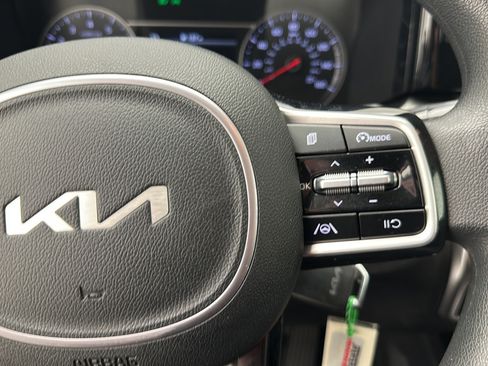 Used 2022 Kia Sorento LX AWD/4WD image 18