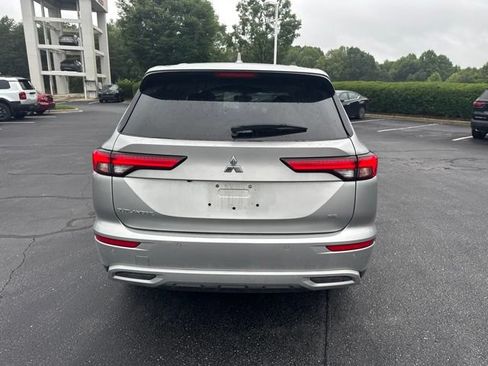 Used 2024 Mitsubishi Outlander SE Black Edition FWD image 5