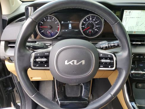 Used 2022 Kia Carnival EX FWD image 21