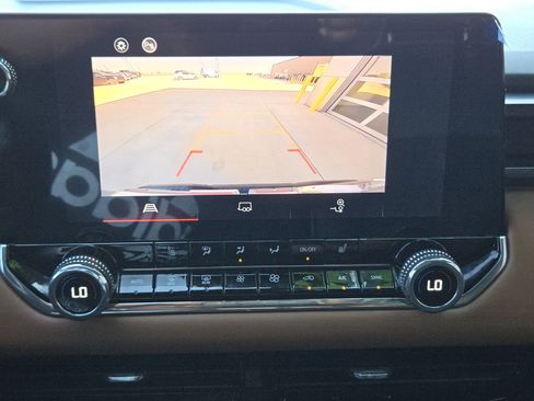 Used 2024 GMC Canyon AT4 w/ Canyon Safety Plus Package image 19