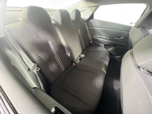 Used 2023 Hyundai Elantra SEL w/ Convenience Package image 26