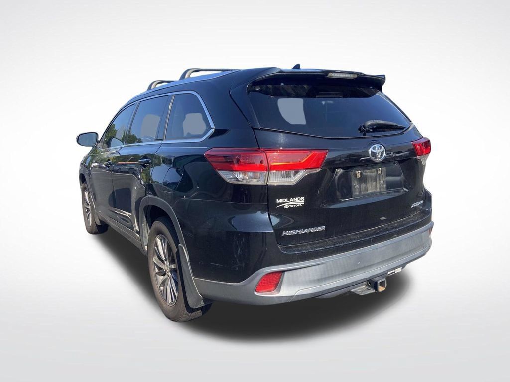 Used 2017 Toyota Highlander XLE AWD/4WD image 4