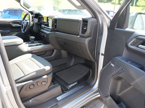 Used 2024 Chevrolet Silverado 1500 LTZ AWD/4WD image 30