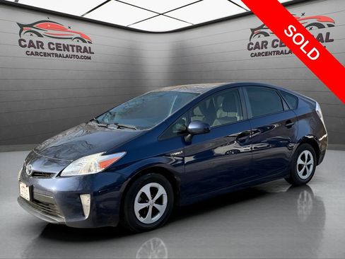 Used 2015 Toyota Prius Three image 1