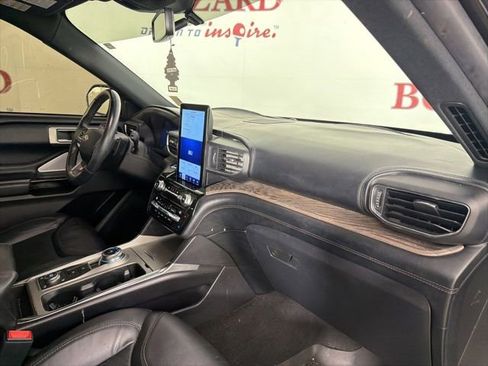 Used 2021 Ford Explorer Platinum w/ Equipment Group 601A AWD/4WD image 16