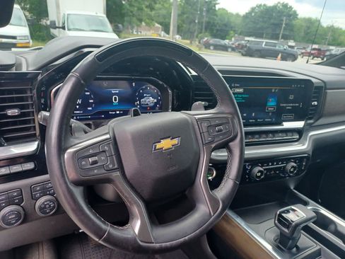 Used 2025 Chevrolet Silverado 1500 High Country AWD/4WD image 9