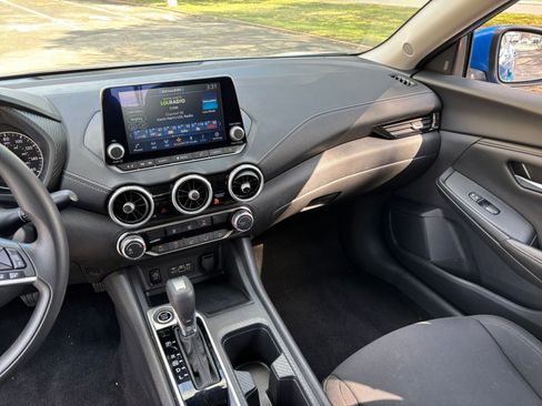 Used 2025 Nissan Sentra SV FWD image 30