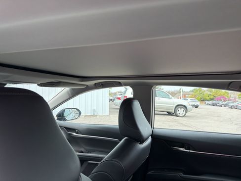 Used 2023 Toyota Camry XSE image 3