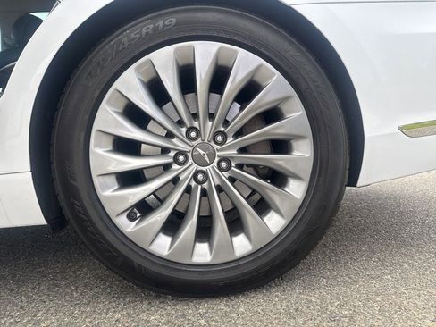 Used 2017 Genesis G90 3.3T Premium RWD image 11