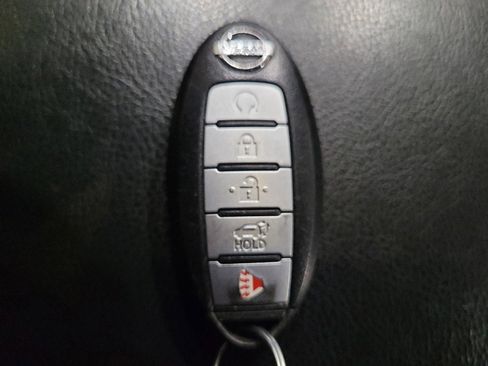 Used 2017 Nissan Pathfinder SL w/ SL Premium Package AWD/4WD image 32