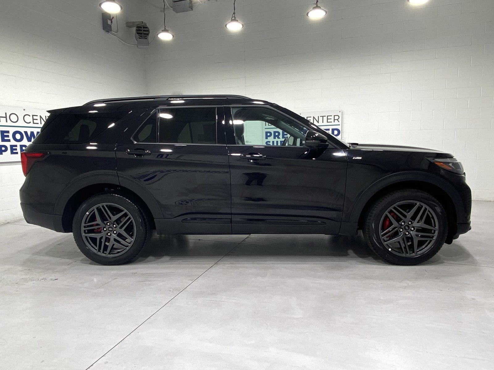 Used 2025 Ford Explorer ST-Line w/ ST-Line Street Pack AWD/4WD image 9