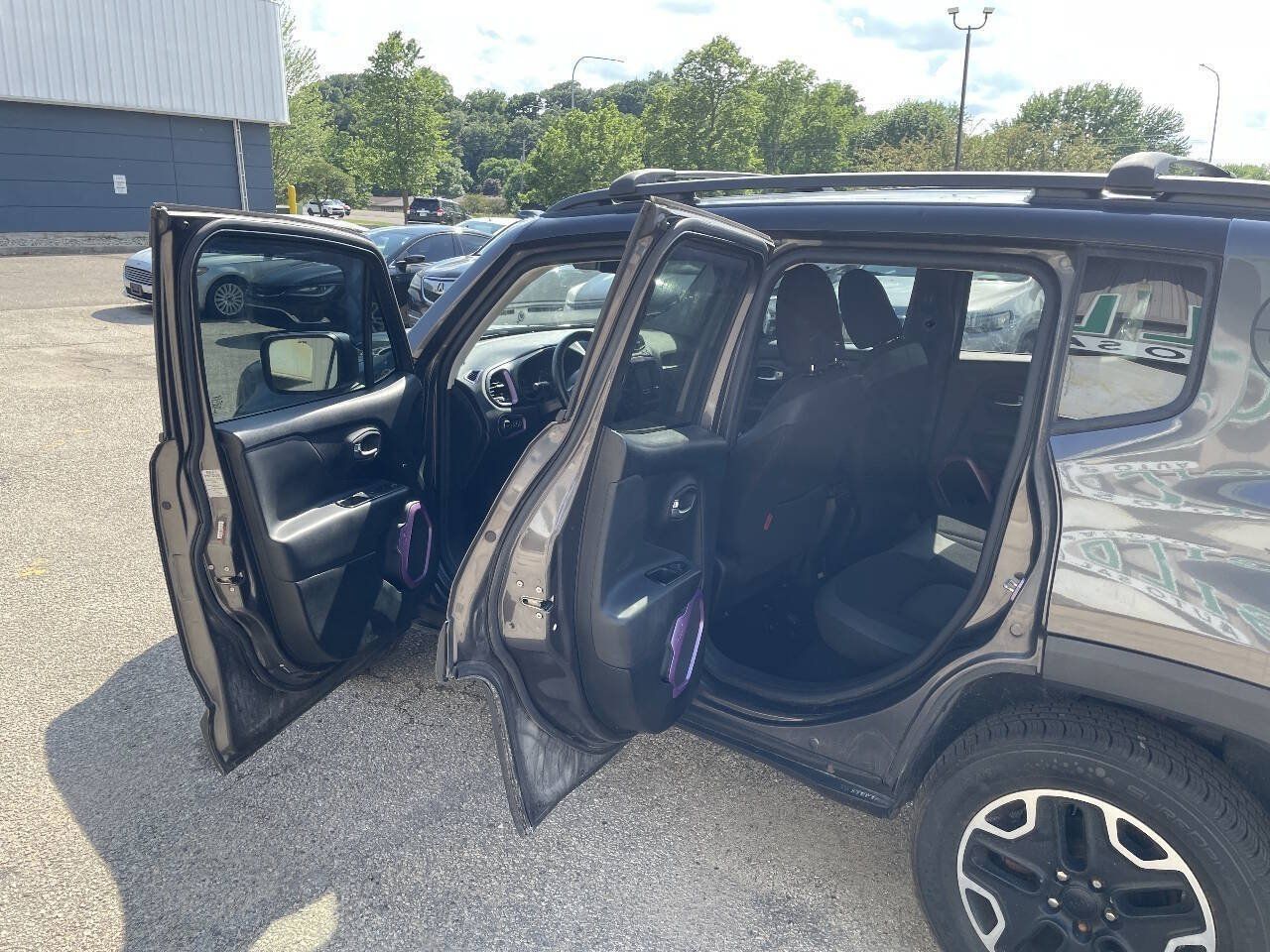Used 2016 Jeep Renegade Trailhawk AWD/4WD image 13