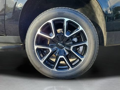 Used 2024 Chevrolet Suburban RST w/ Luxury Package AWD/4WD image 9