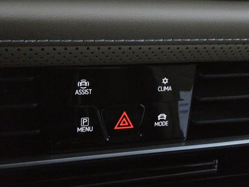 New 2026 Volkswagen Atlas Cross Sport SE image 17