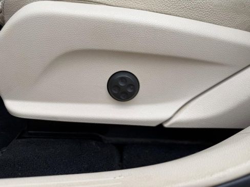 Used 2022 Mercedes-Benz GLC 300 4MATIC w/ Premium Package Lite image 35