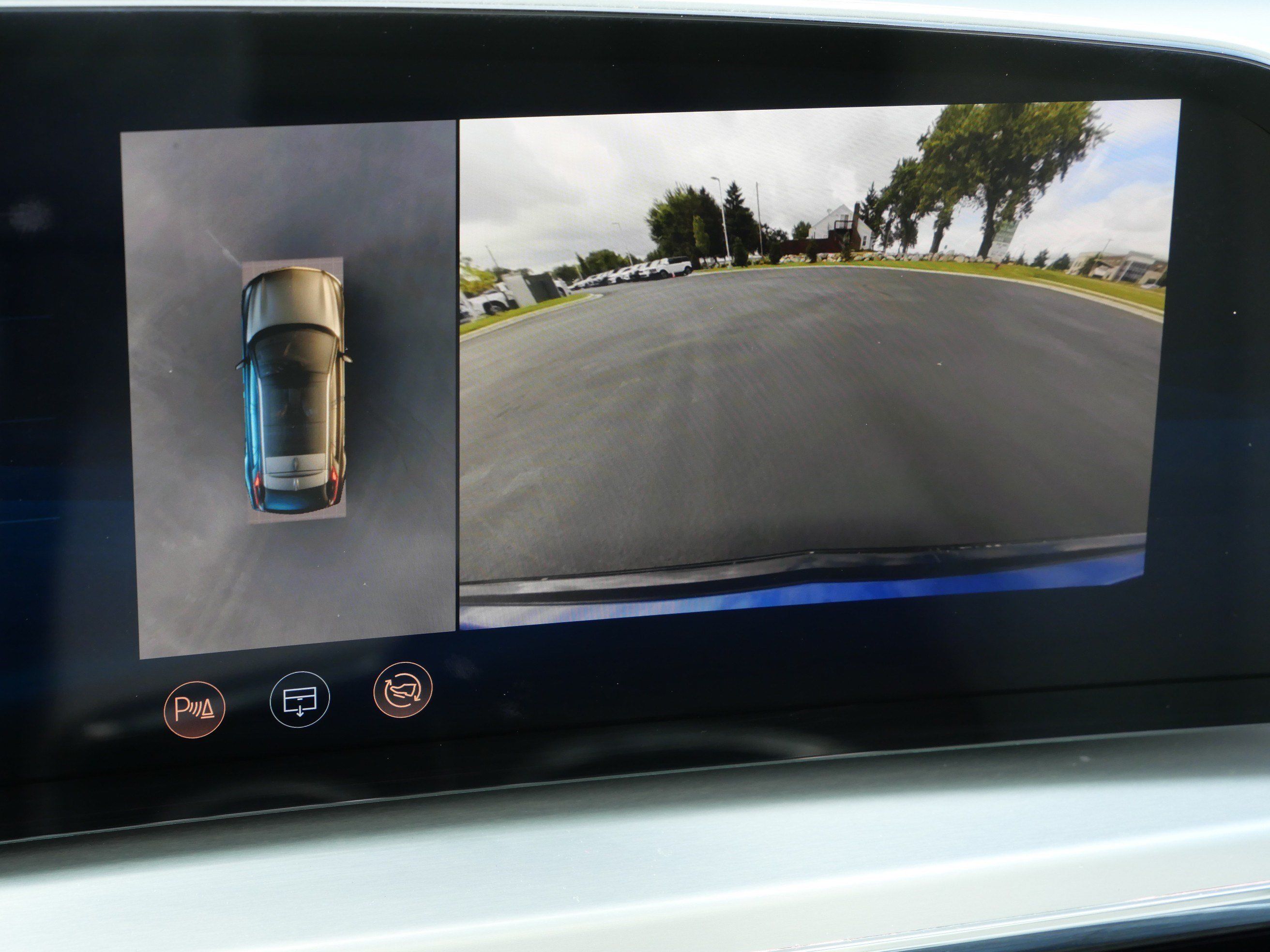 Certified 2024 Cadillac Lyriq Sport AWD/4WD image 33