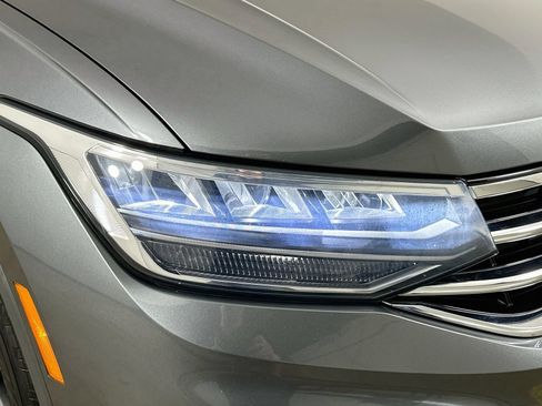 Used 2023 Volkswagen Tiguan SE FWD image 9