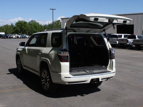 Used 2021 Toyota 4Runner Limited AWD/4WD image 7