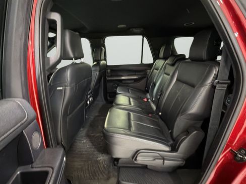 Used 2019 Ford Expedition Max XLT w/ Equipment Group 202A RWD image 19