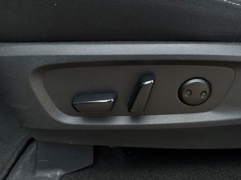 Used 2025 Nissan Pathfinder SV FWD image 11