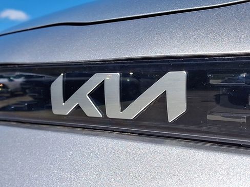 Certified 2025 Kia Soul LX w/ LX Technology Package FWD image 30