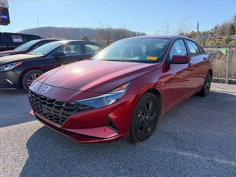 Used 2023 Hyundai Elantra Blue image 2