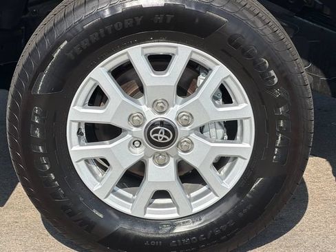 Certified 2026 Toyota Tacoma SR5 AWD/4WD image 29