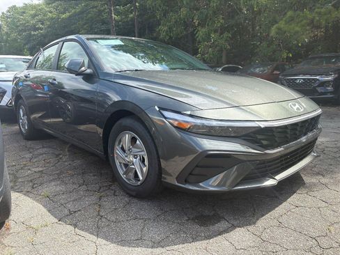 New 2026 Hyundai Elantra SE FWD image 3