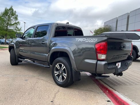 Used 2016 Toyota Tacoma TRD Sport image 8