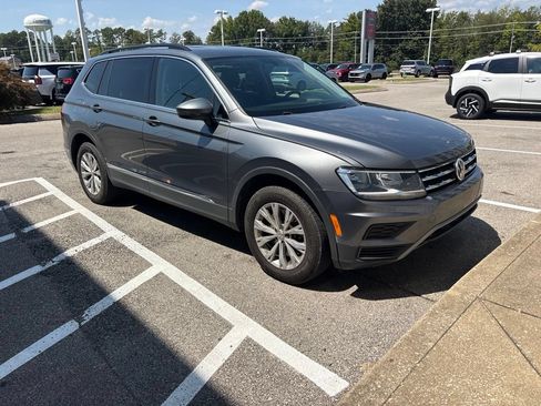 Used 2018 Volkswagen Tiguan SE FWD image 2