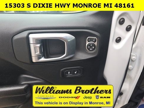 Certified 2023 Jeep Gladiator Sport image 14